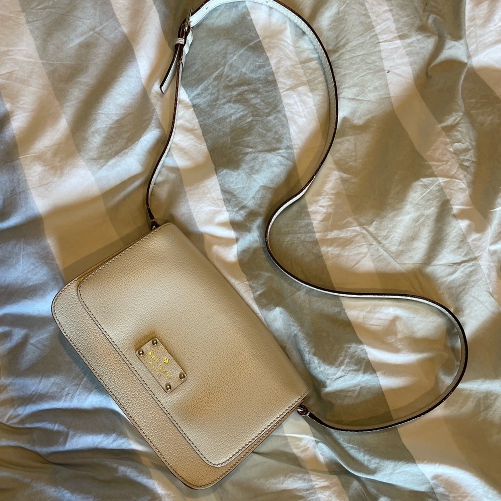 Kate Spade GUC pebbled off white crossbody